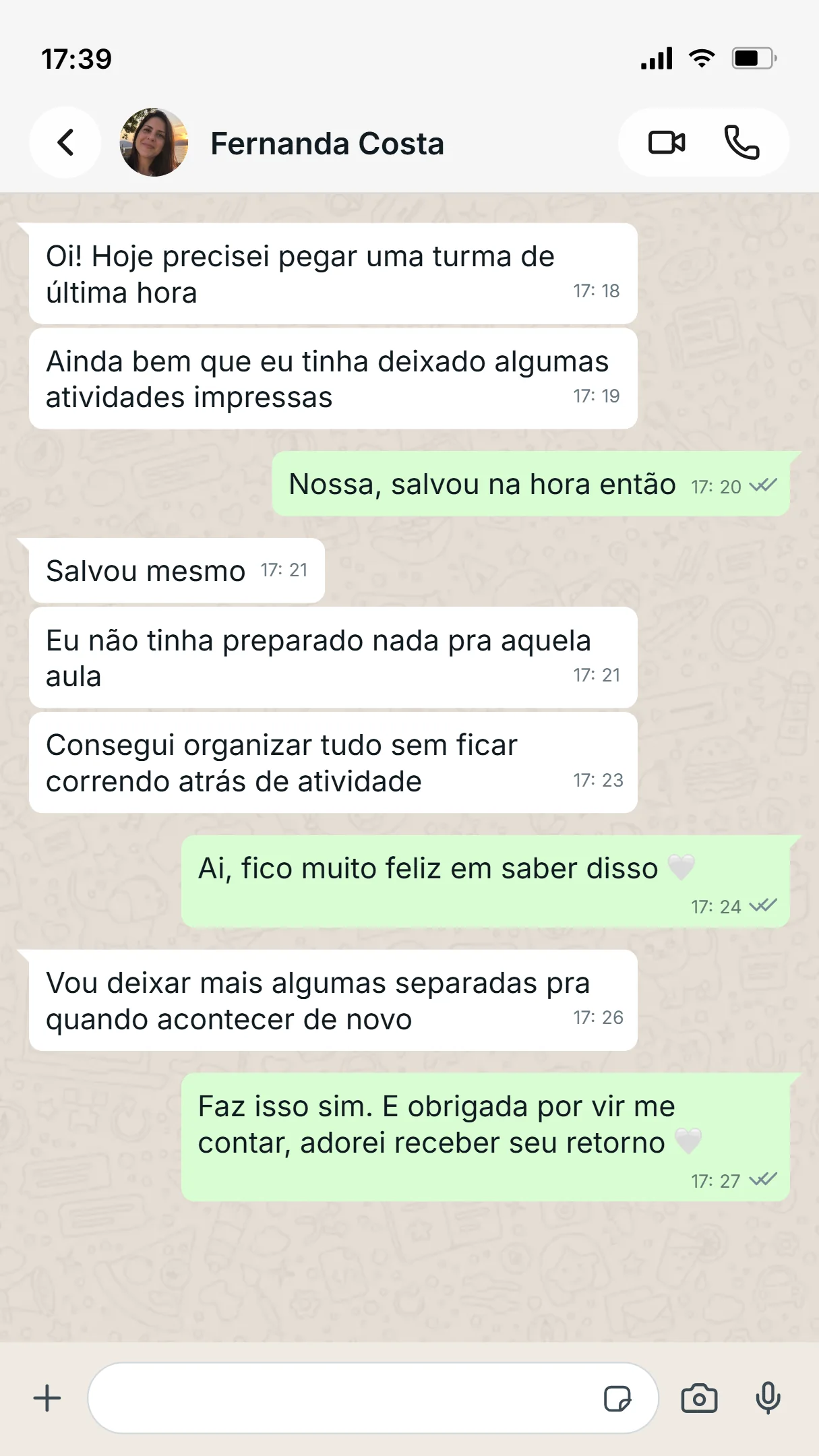 Conversa de depoimento de Fernanda Costa sobre a praticidade das atividades impressas